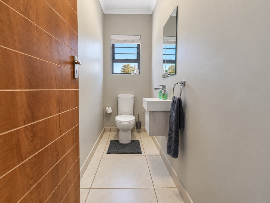 3 Bedroom Property for Sale in Brittania Beach Estate Western Cape